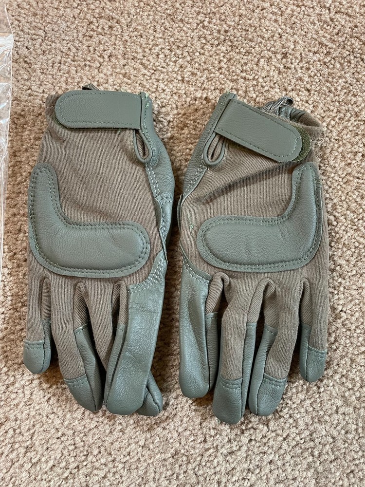 US. Army Combat Gloves Type II Capacitive Medium New