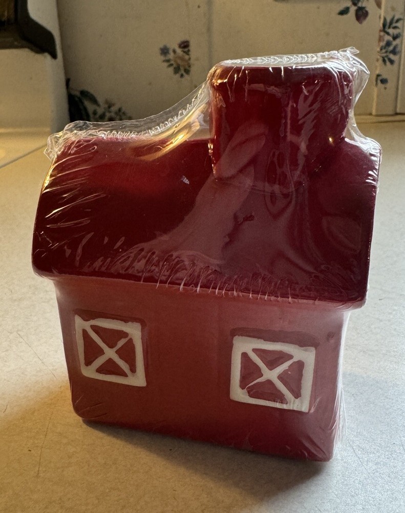Red Barn Toothpick Holder ~Very Cute~