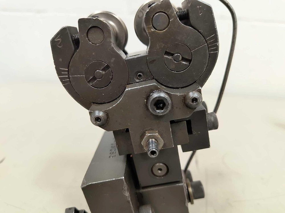 Reed B8 Thread Rolling Head Attachment with Assorted Thread Roll Dies B&S