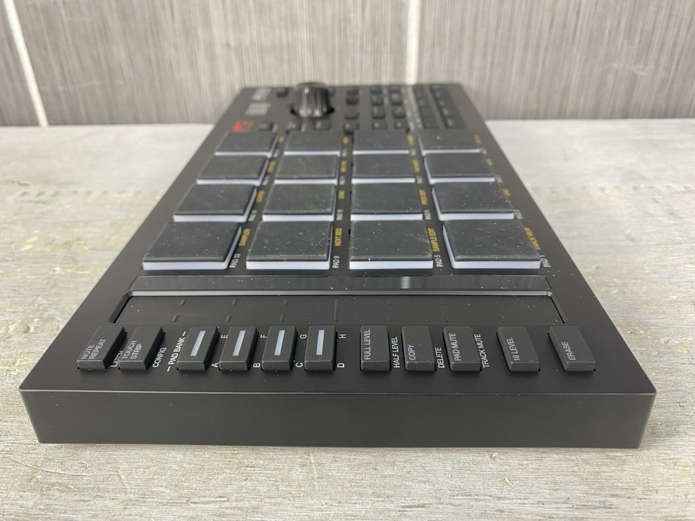 Akai Professional MPC Studio Music Production Controller Tested Great Condition