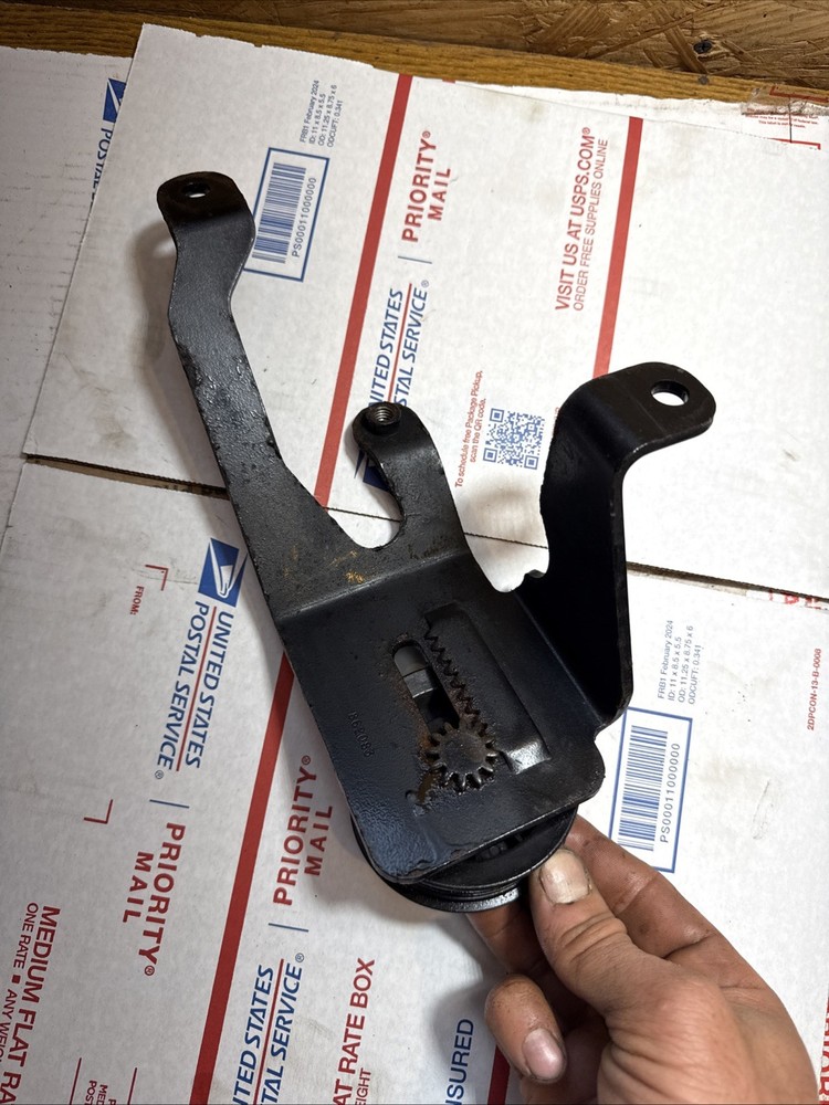 Mercruiser tensioner puller with bracket 862083