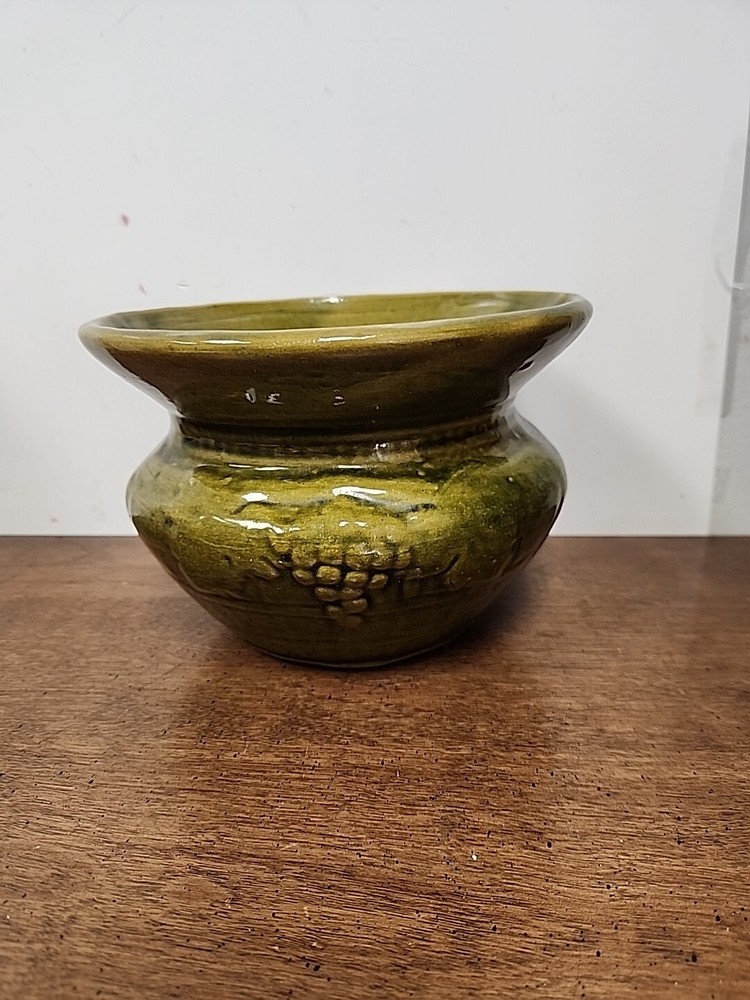 BEAUTIFUL MCCOY POTTERY GREEN GRAPE LEAF SPITTOON CUSPIDOR