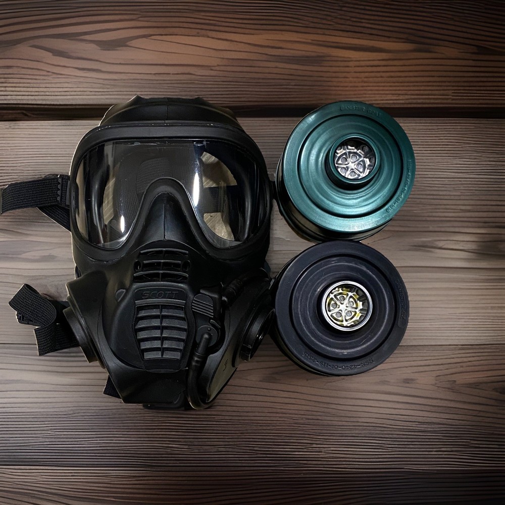 SCOTT GSR/FFR GAS MASK, SIZE 3, BLACK with filter read description