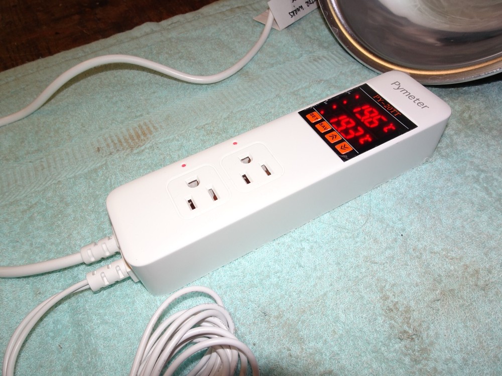 Pymeter PY-20TT Digital Temperature Controller Heat Mat with Dual Outlet w light