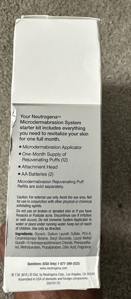 Neutrogena Microdermabrasion System Kit with 12 Rejuvenating Puffs - Open Box