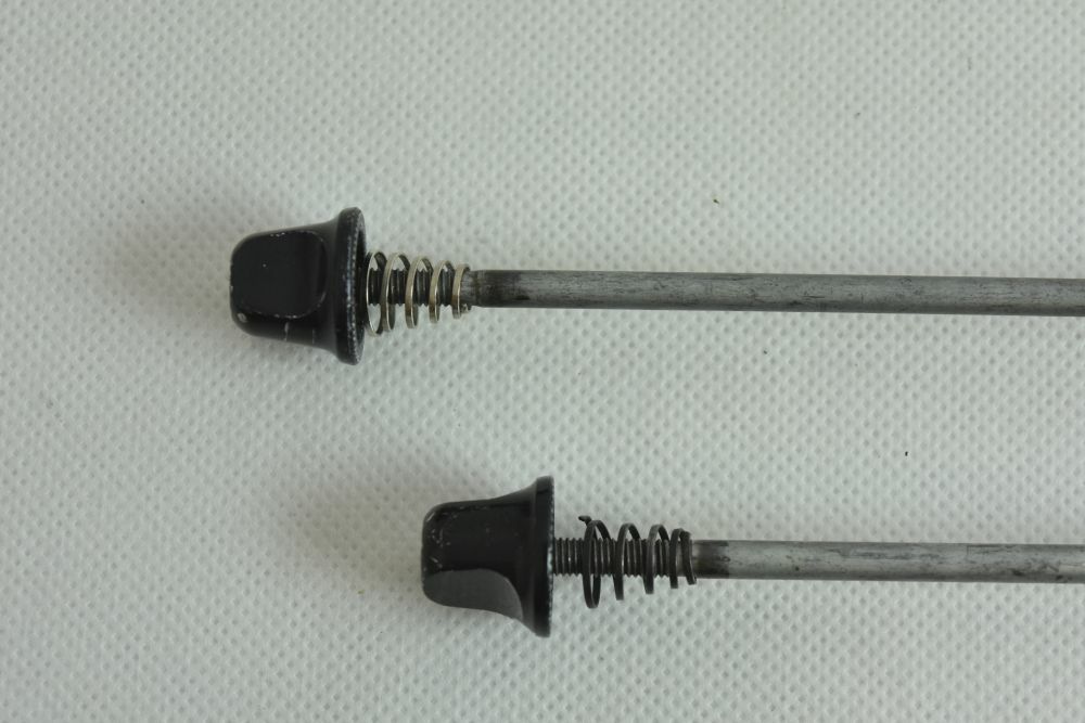 CAMPAGNOLO BORA front + rear skewers !!