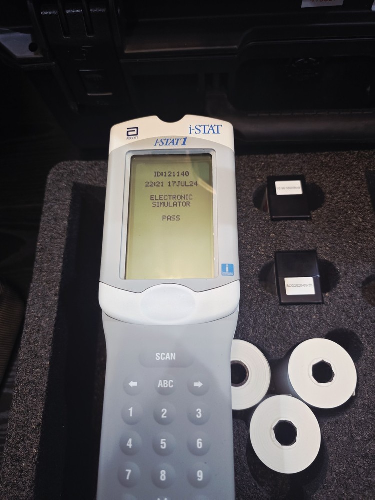 NEW Abbott i-STAT 1 300-G Blood Analyzer LATEST SOFTWARE