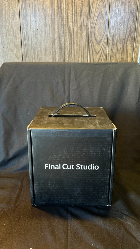 Vintage Apple Final Cut Studio Pro 5 box set manuals with cd disk
