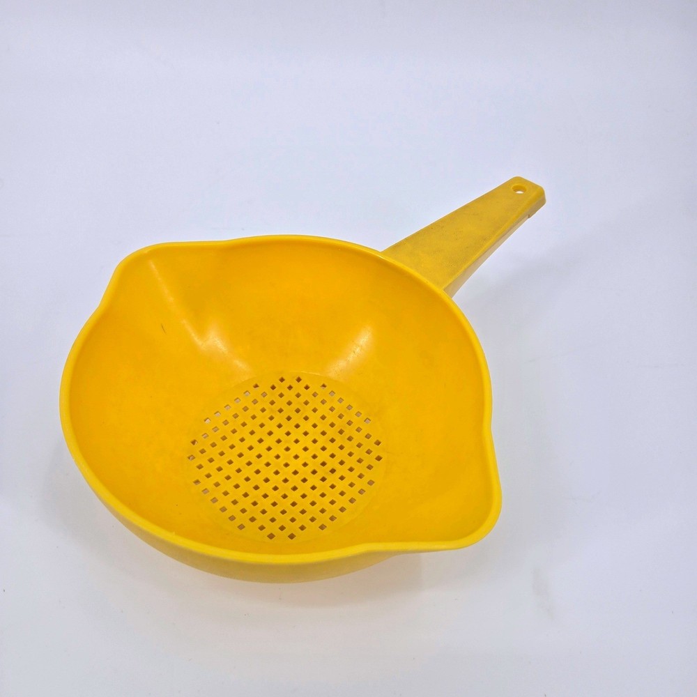 Vintage Tupperware #1200 Yellow 1 Quart Colander Strainer with Handle