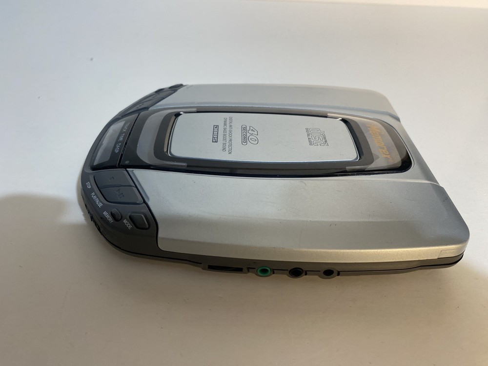 Memorex Portable CD Player MD6400 Silver Tested Works
