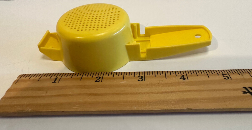 Vintage Tupperware Mini Sifter Strainer Yellow/Colander/tea/-approx 5"