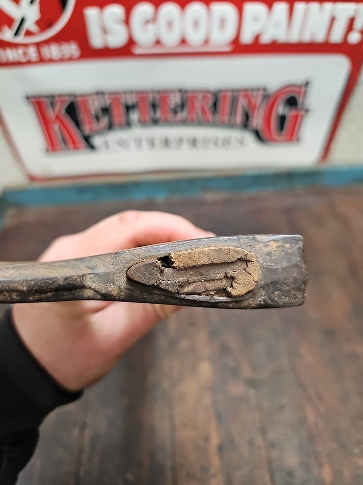 E31- Interesting form antique broad hatchet - Cedar Pattern? Half Sleeper? 2lb7o