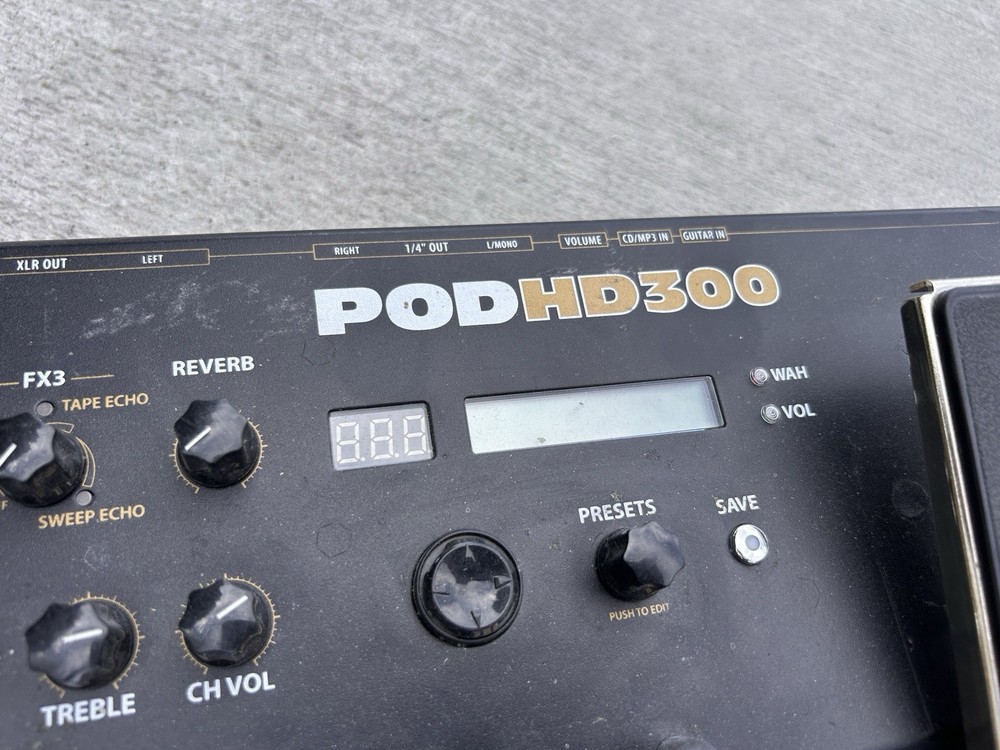 Line 6 POD HD300 Guitar Multi-Effects Processor w/ Expression Pedal