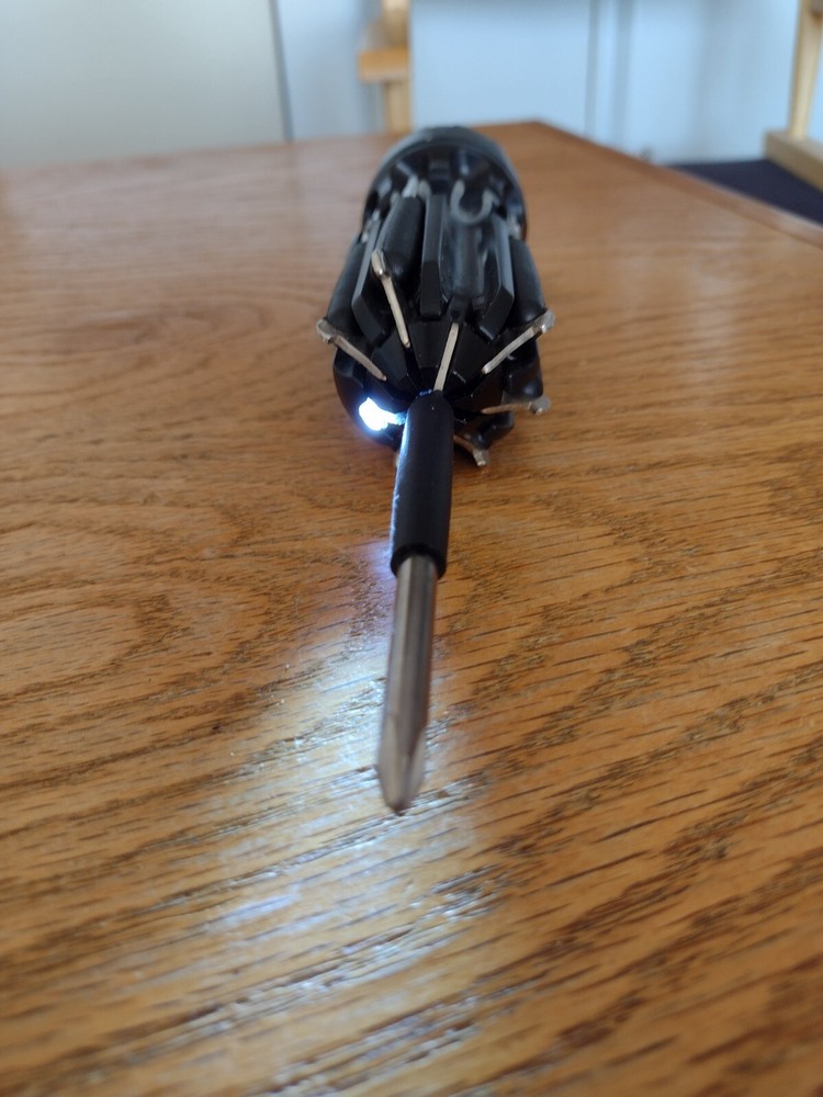 Leed's Led Light Multitool Seven Screw Drivers Two Lights Tested
