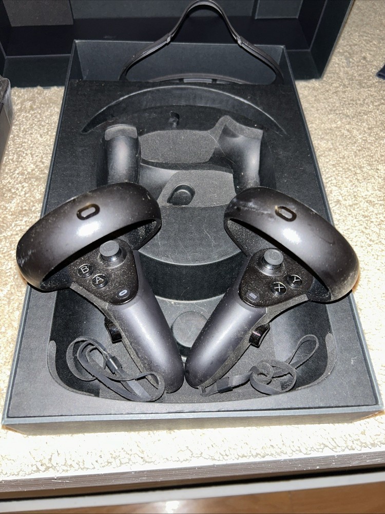 Oculus Quest 1 Virtual Reality Headset