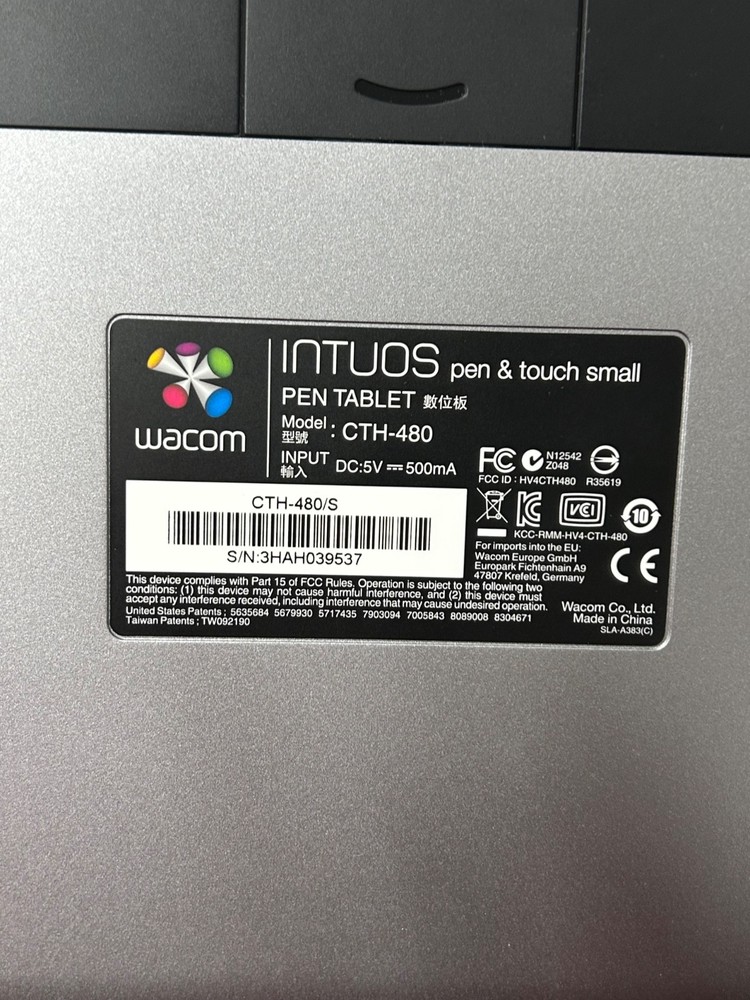 OPEN BOX Wacom CTH-480 Creative Intuos Pen & Touch Small Tablet Multi Touch