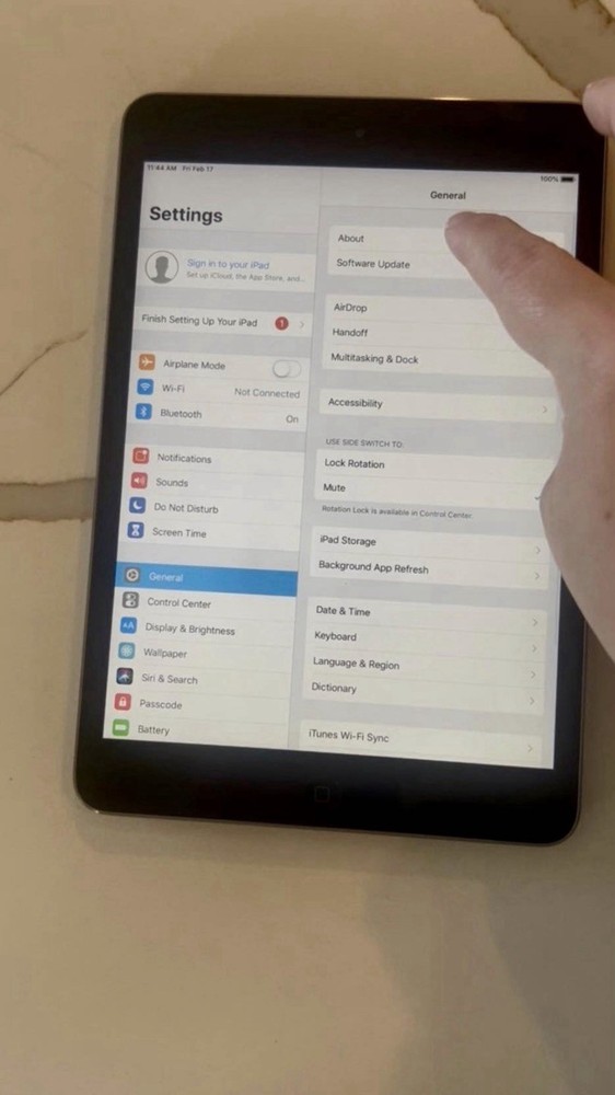 Apple iPad mini 2's 32GB Bundle of TWO