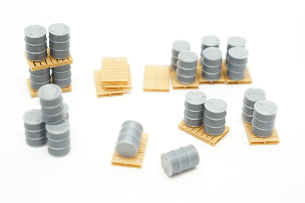 HO Scale Pallets & Drums - 20 Silver Drums & 12 Pallettes - Loading Dock
