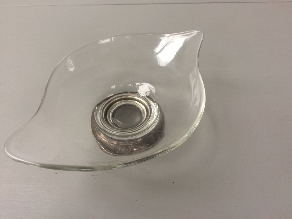 Large Vintage Clear Candy Dish with Silver Plated Bottom (P bt1 *)