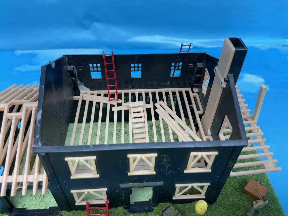 2 STORY HOUSE UNDER CONSTRUTION