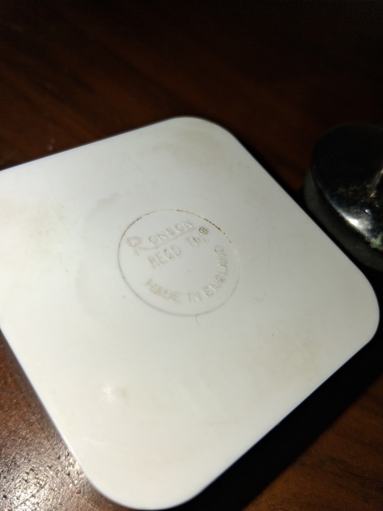 Vintage Ronson Varaflame White Square Table Lighter READ