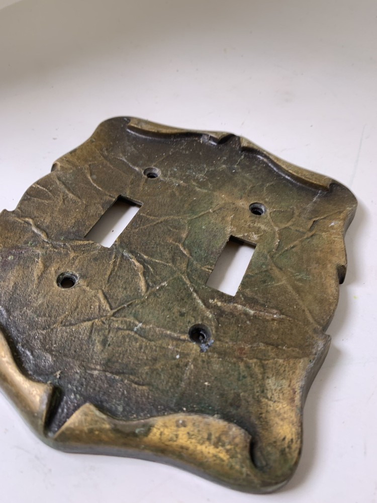 Scroll Leaf Texture Double Light Switch Cover Plate 1960's CSA Vintage