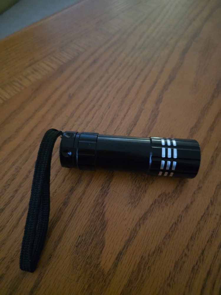Samsung small flash light. New with bettery.