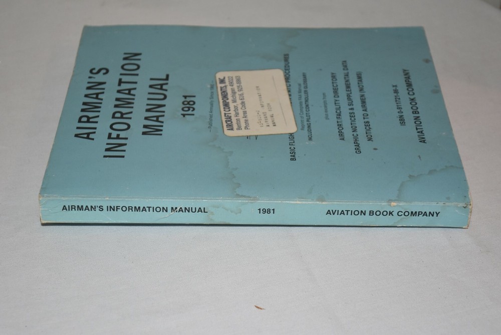 Vintage 1981 AIRMAN'S INFORMATION MANUAL BASIC FLIGHT Info Airplanes Aviation