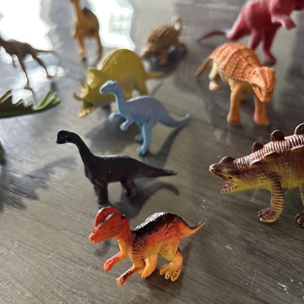 16 DINOSAURS - Safari and others