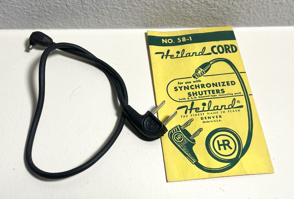 Vintage Heiland Synchro-Mite Reflex Flash Unit & Shutter Cord C Battery
