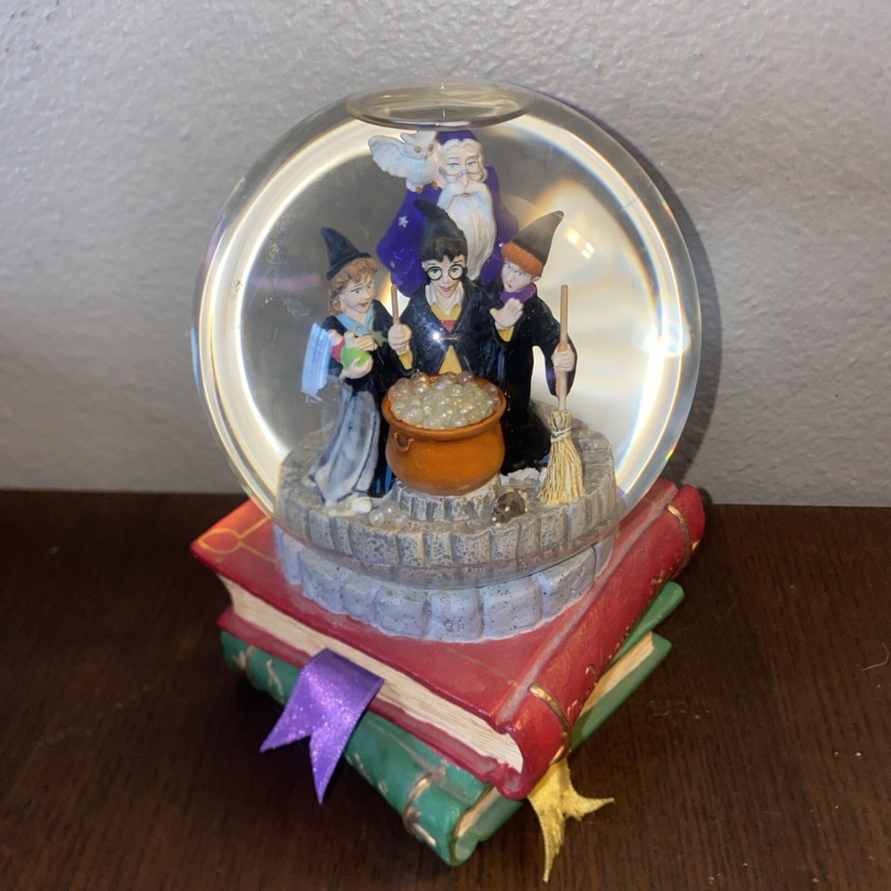 Harry Potter Snow Globe - 2000 Warner Brothers