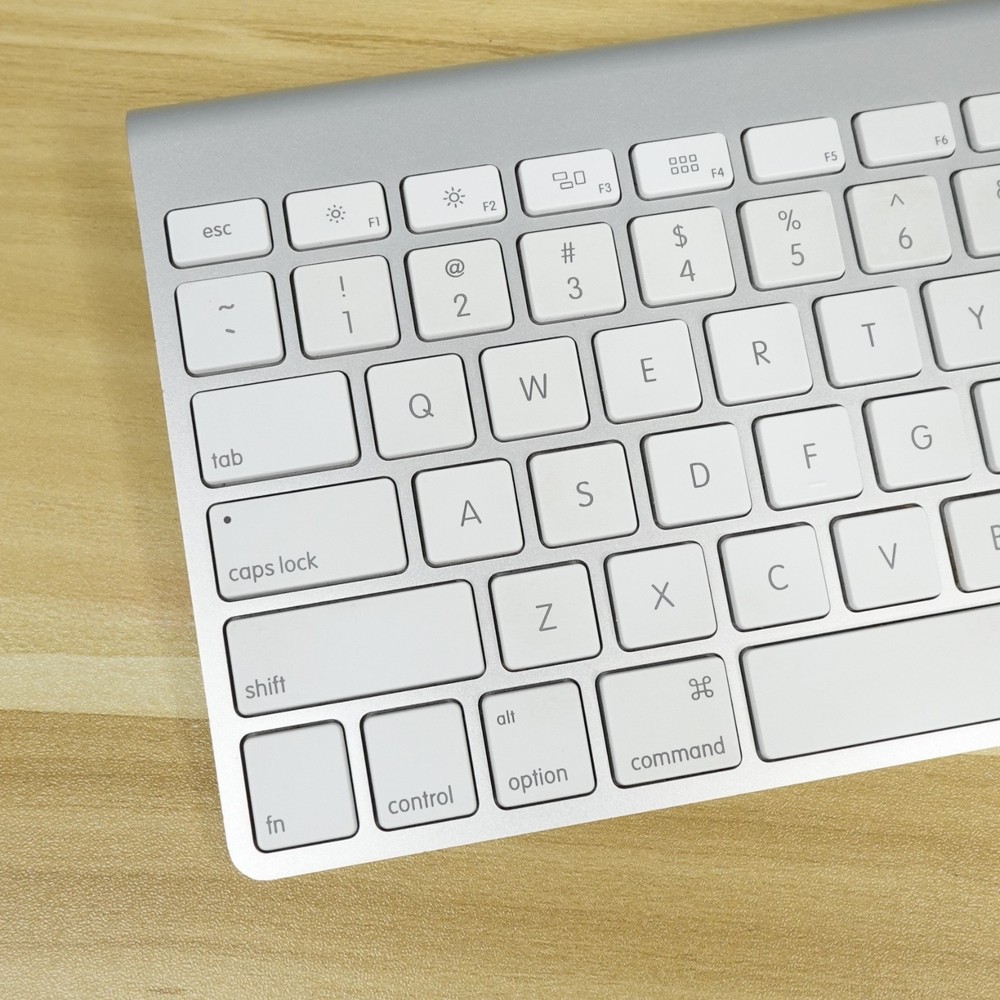 Apple A1314 & A1296 Wireless Keyboard and Mouse Combo White Silver TESTED