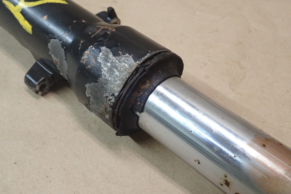 1985 HONDA VF500F FRONT RIGHT FORK
