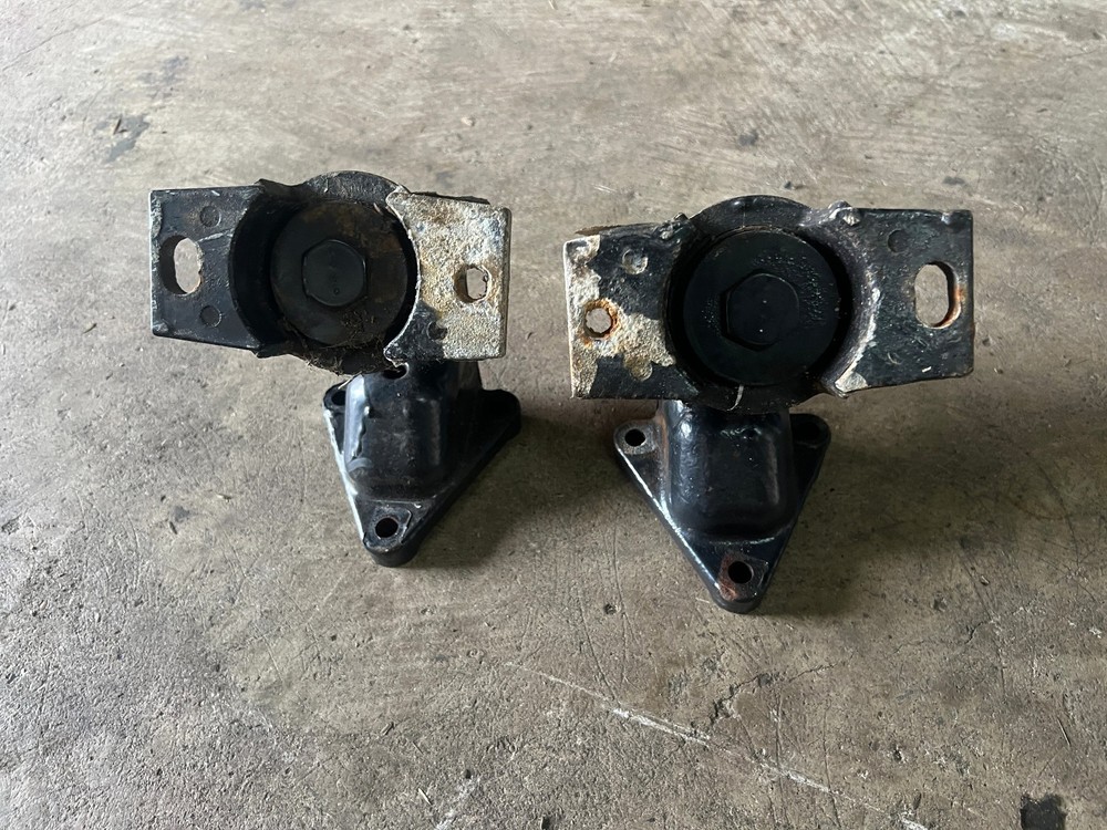 Volvo Penta 4.3GS V6 Engine Motor Mount (PAIR)