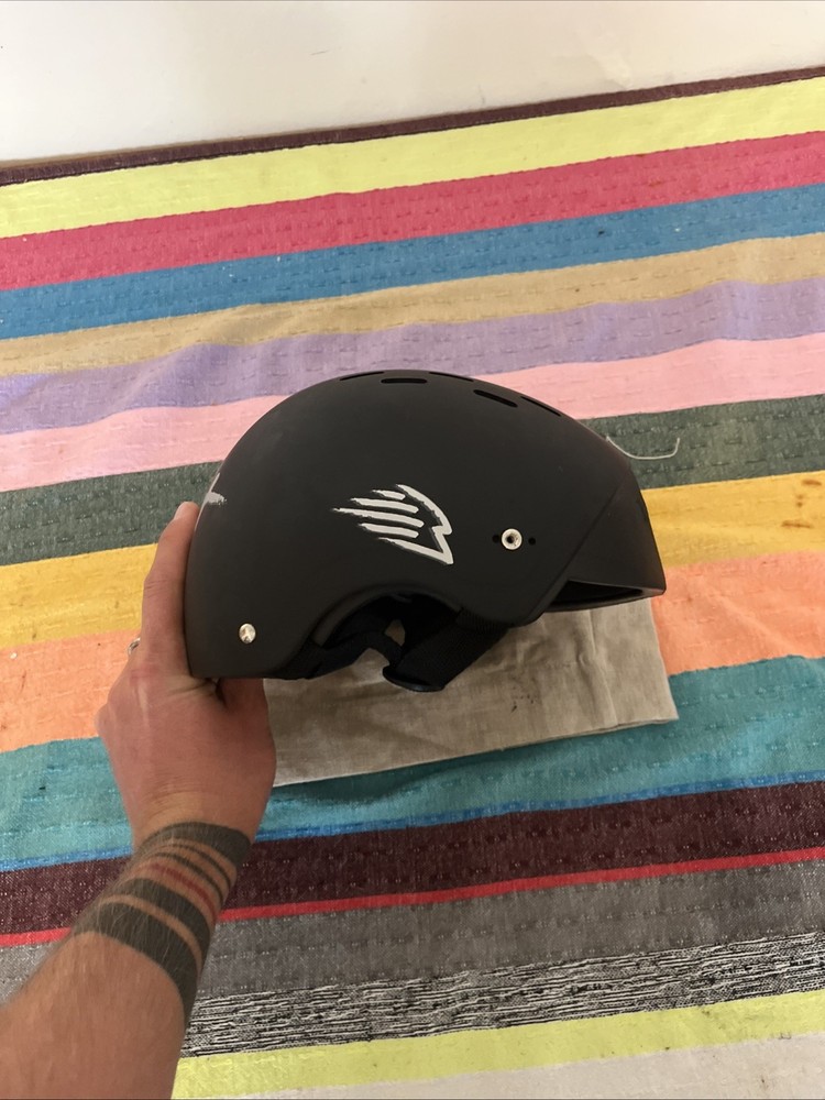 Gath Surf Helmet Black Size Small/Medium