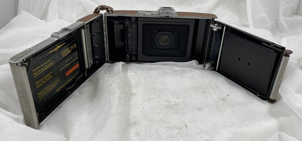 POLAROID LAND CAMERA MODEL 95 WITH FLASH #200, UNTESTED