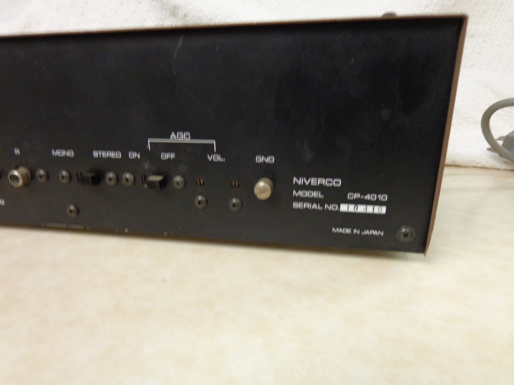 Auto-Reverse 4 Cassette Changer by Niverco Type Cp 4010