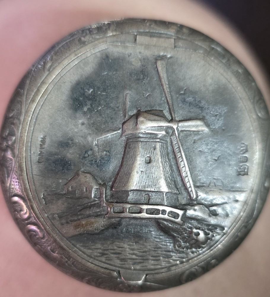 1886 Antique/ Vintage Solid Silver Dutch pill/snuff box.