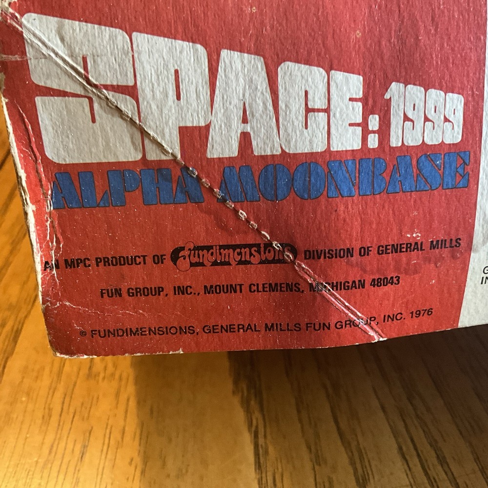 Vintage MPC 1976 Space:1999 Alpha Moon Base STARTED / COMPLETE