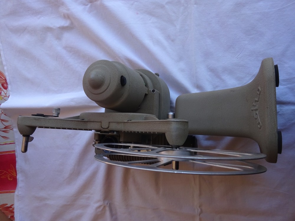 VINTAGE "ASTRO" PROJECTOR - 8mm - Untested -
