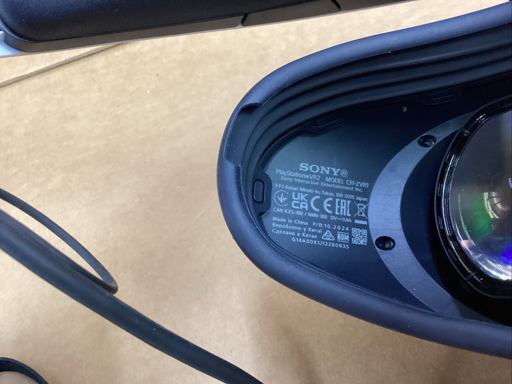 Sony PlayStation VR2 Virtual Reality Headset Bundle CFI-ZVR1