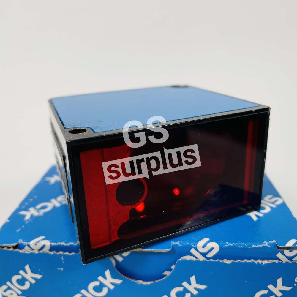 New SICK DT50-2B215252 / 1065661 Distance Sensor