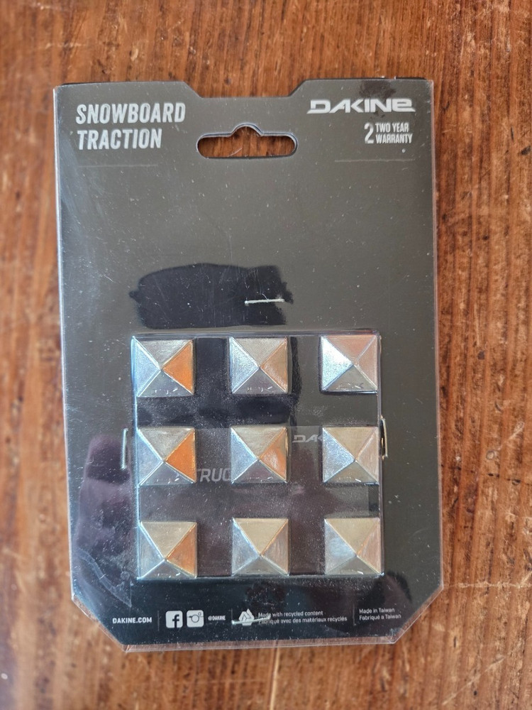 Dakine Pyramid Studs - Chrome Snowboard Stomp Pad