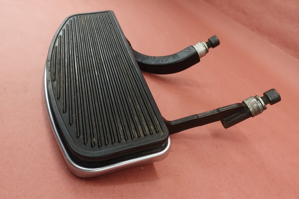 2000-2005 Harley Davidson Electra Glide RIGHT FRONT FOOT REST PEG STEP