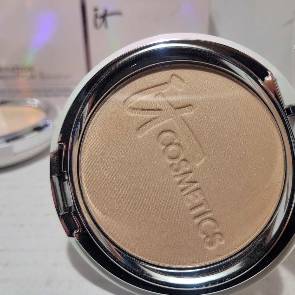 2 it Cosmetics Celebration Foundation illumination (Fair) Full Coverage Powder