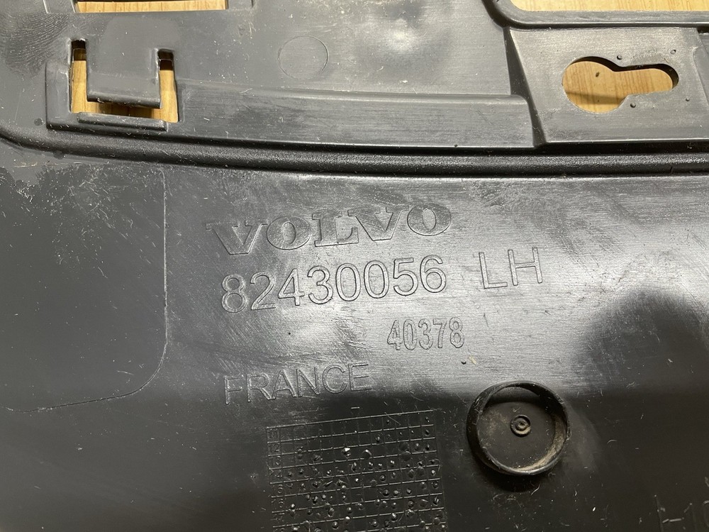 Volvo Front Upper Insert Trim Panel 82430056 LH