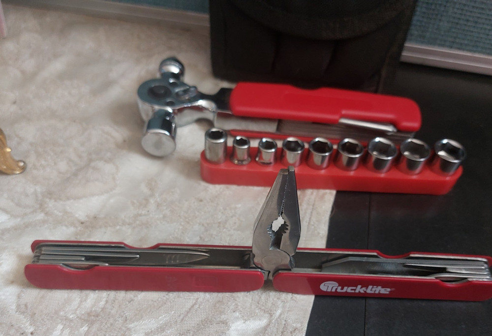 Mini Tool set with belt tool pouch Trucklite