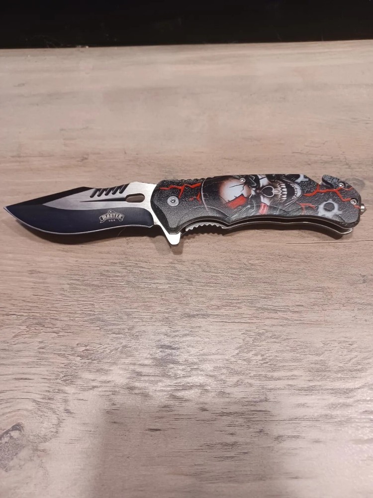 Master Knife With Skull. Very Nice And Sharp Knife