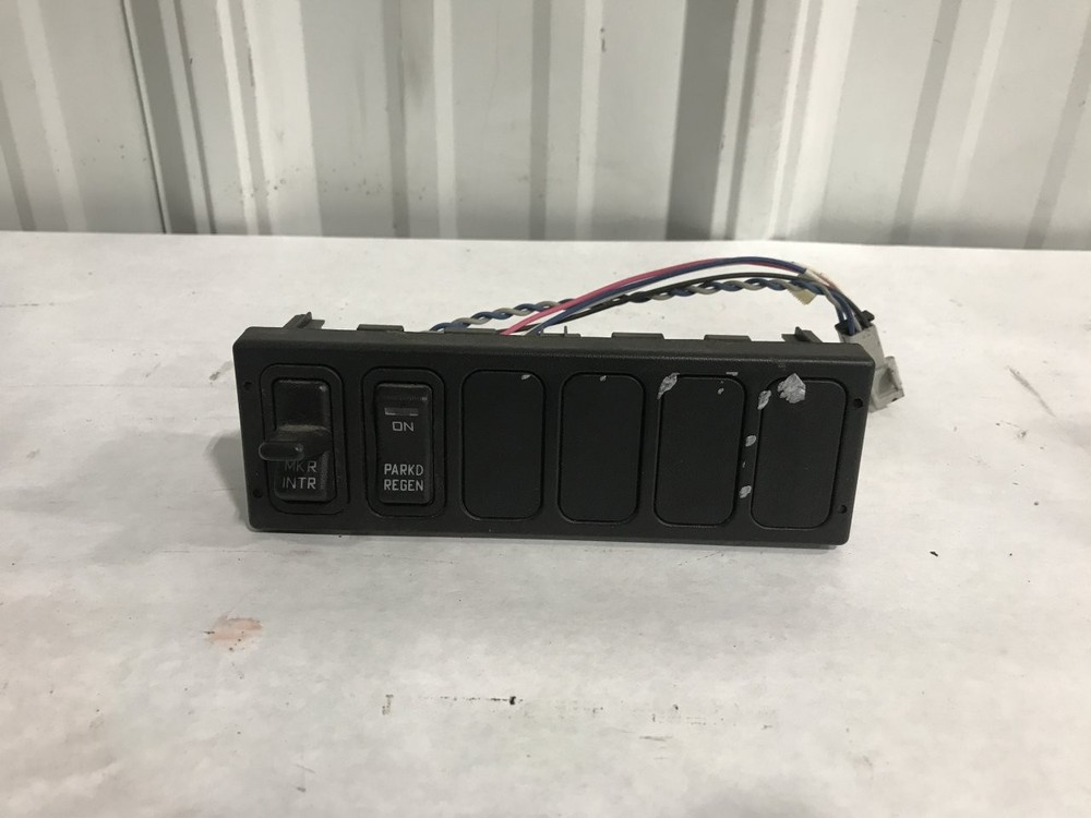 International DURASTAR (4400) SWITCH Dash Panel - Used