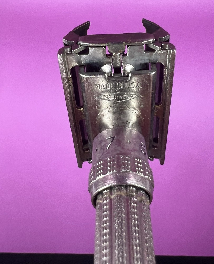 GILLETTE MENS 2 SIDED SAFTY ADJUSTABLE RAZOR. U. S. A.